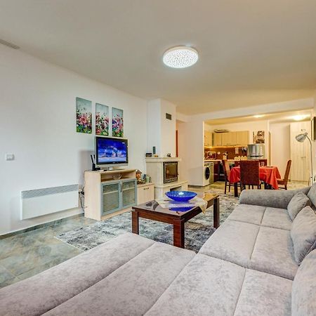 Bright And Spacious 2-Bdr Apartment With Balcony By Flat Mаnager Pamporovo Dış mekan fotoğraf
